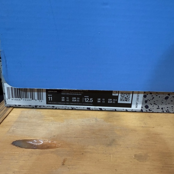 Jordan 6 UNC, size 11.0 (OPEN TO OFFERS) - Picture 6 of 7